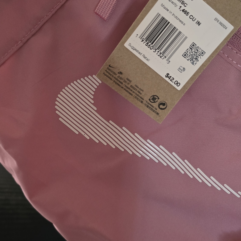 🆕️Nike Pink Duffel Bag with Skullpanda - Picture 5 of 6